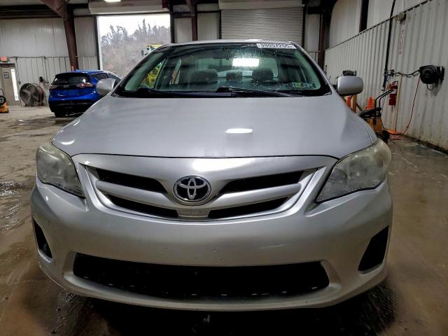 Toyota Corolla Base Image 2