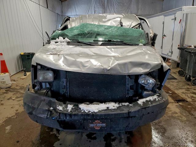 Chevrolet Express Image 2