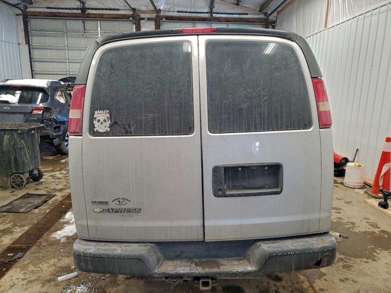 Chevrolet Express Image 6