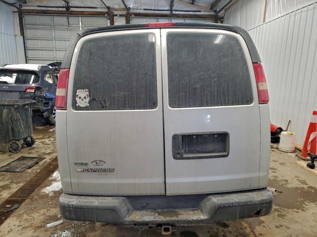 Chevrolet Express Image 6