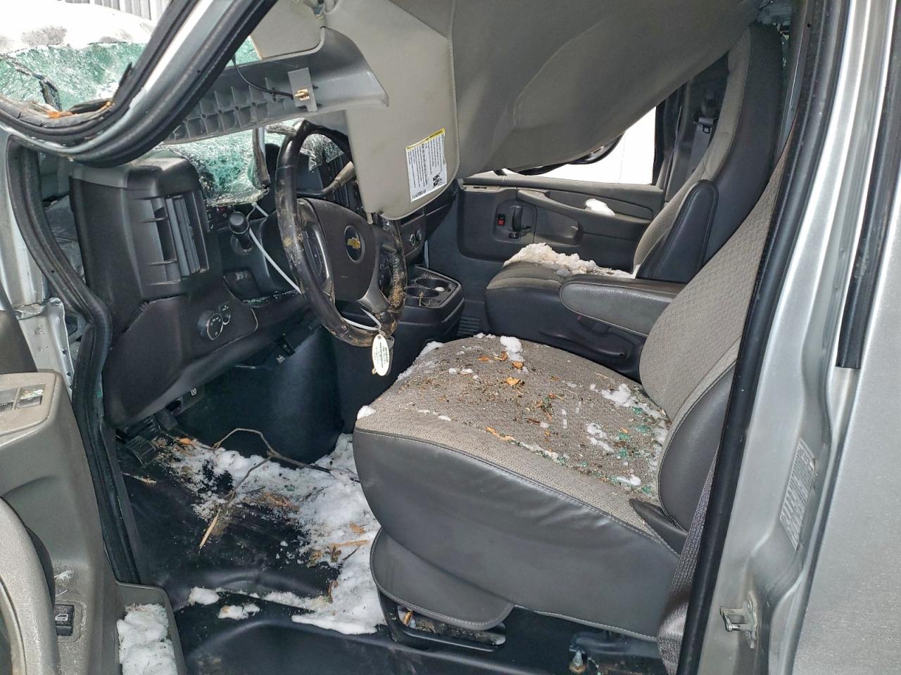 Chevrolet Express Image 3