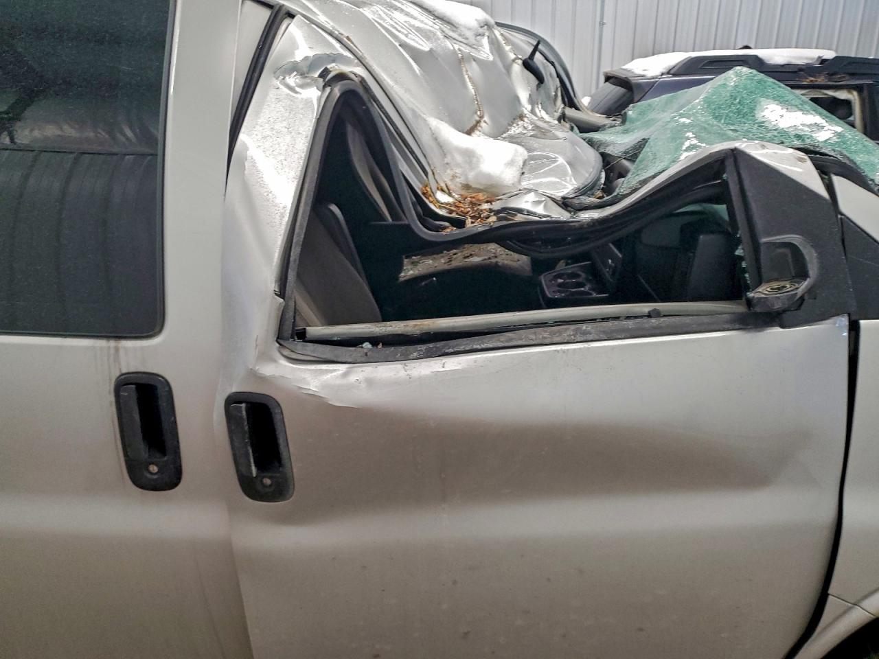 Chevrolet Express Image 10