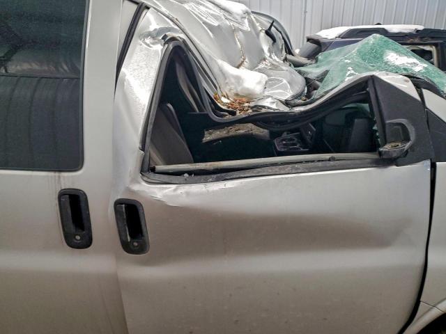 Chevrolet Express Image 10