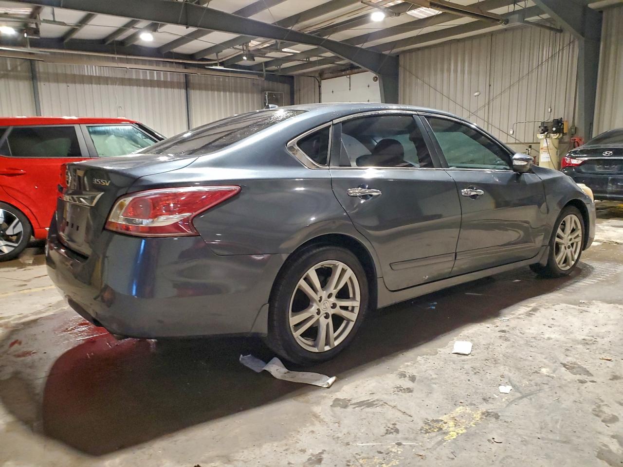 Nissan Altima 3.5s Image 2