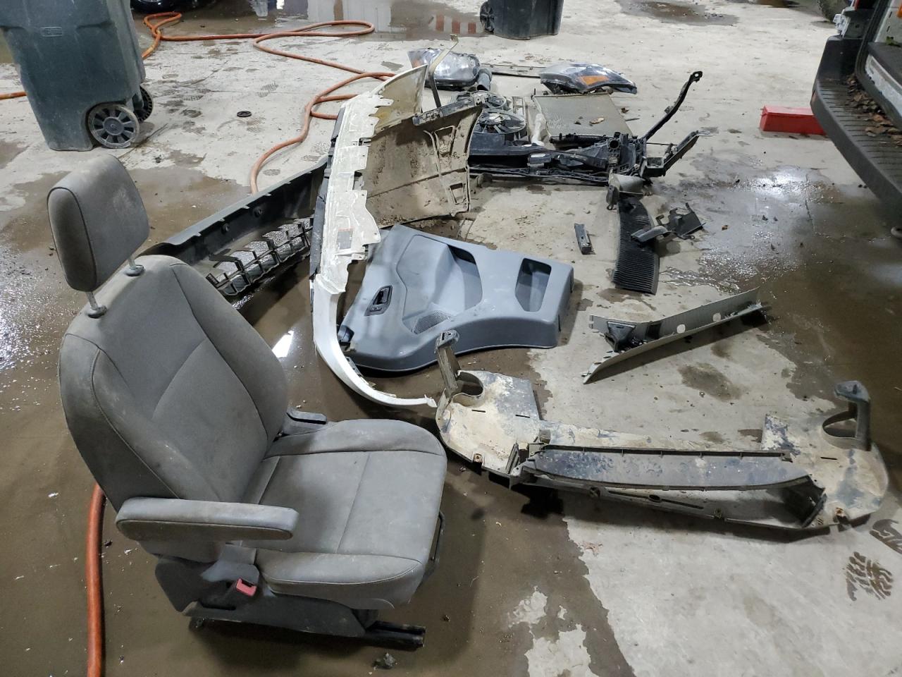 Ford Transit T-150 Image 9