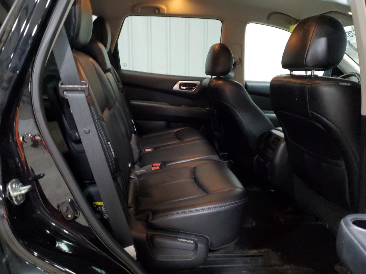 Nissan Pathfinder S Image 3