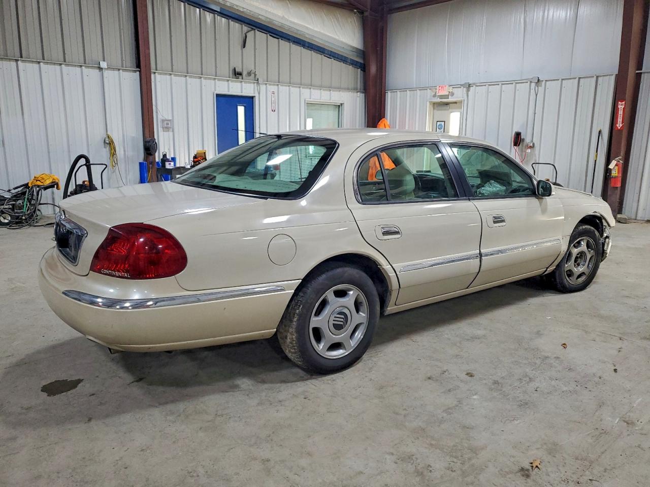 Lincoln Continental Image 2