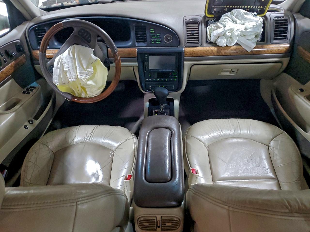 Lincoln Continental Image 9