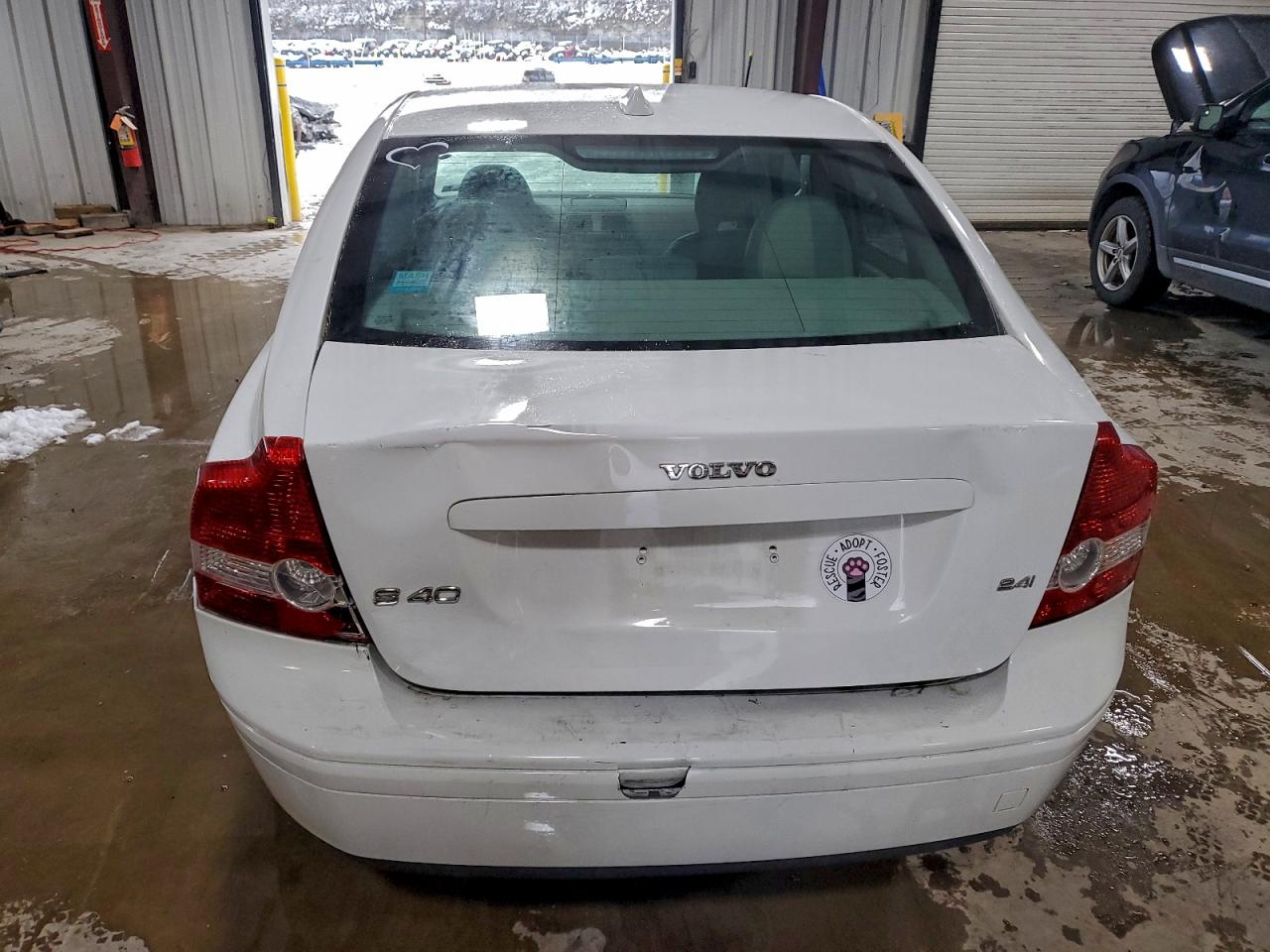 Volvo S40 2.4i Image 2