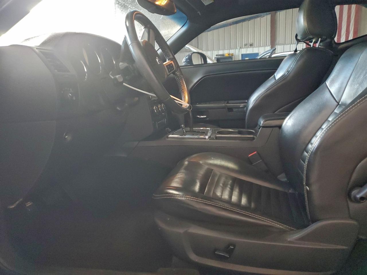 Dodge Challenger R/t Image 10