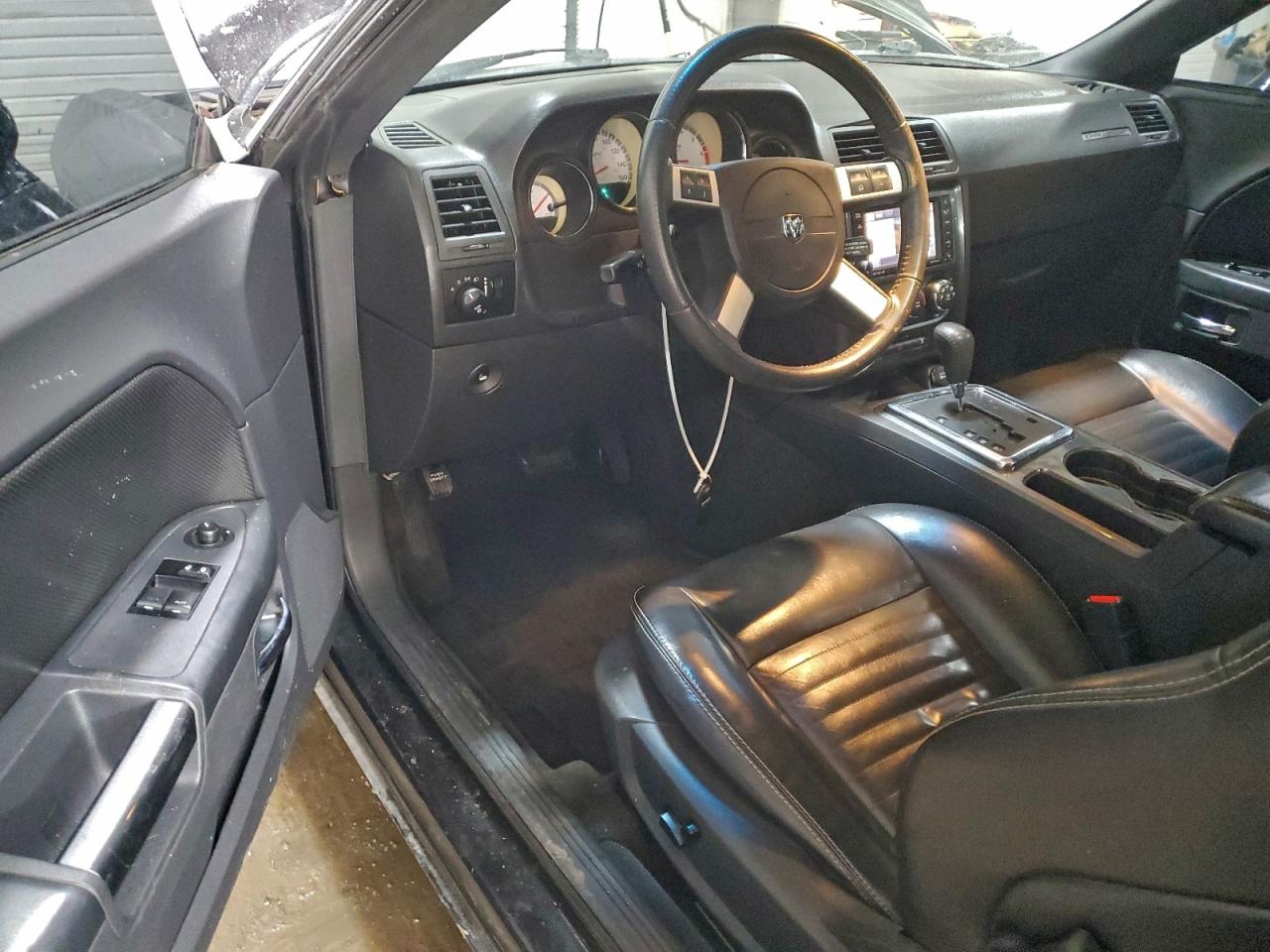 Dodge Challenger R/t Image 6