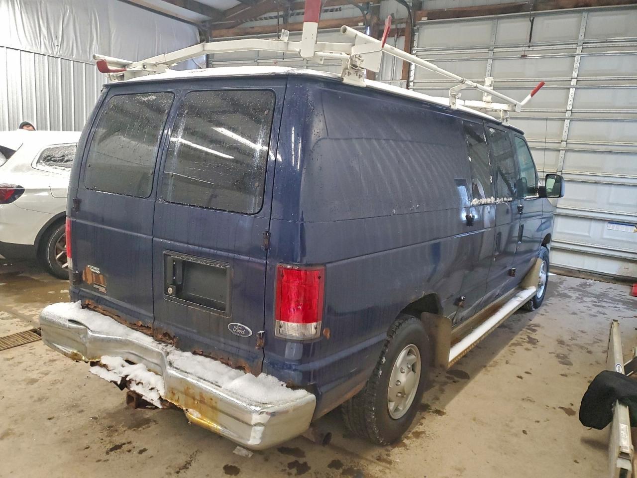 Ford Econoline E350 Super Duty Van Image 2