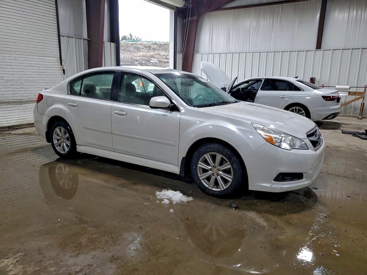 Subaru Legacy 2.5i Image 8