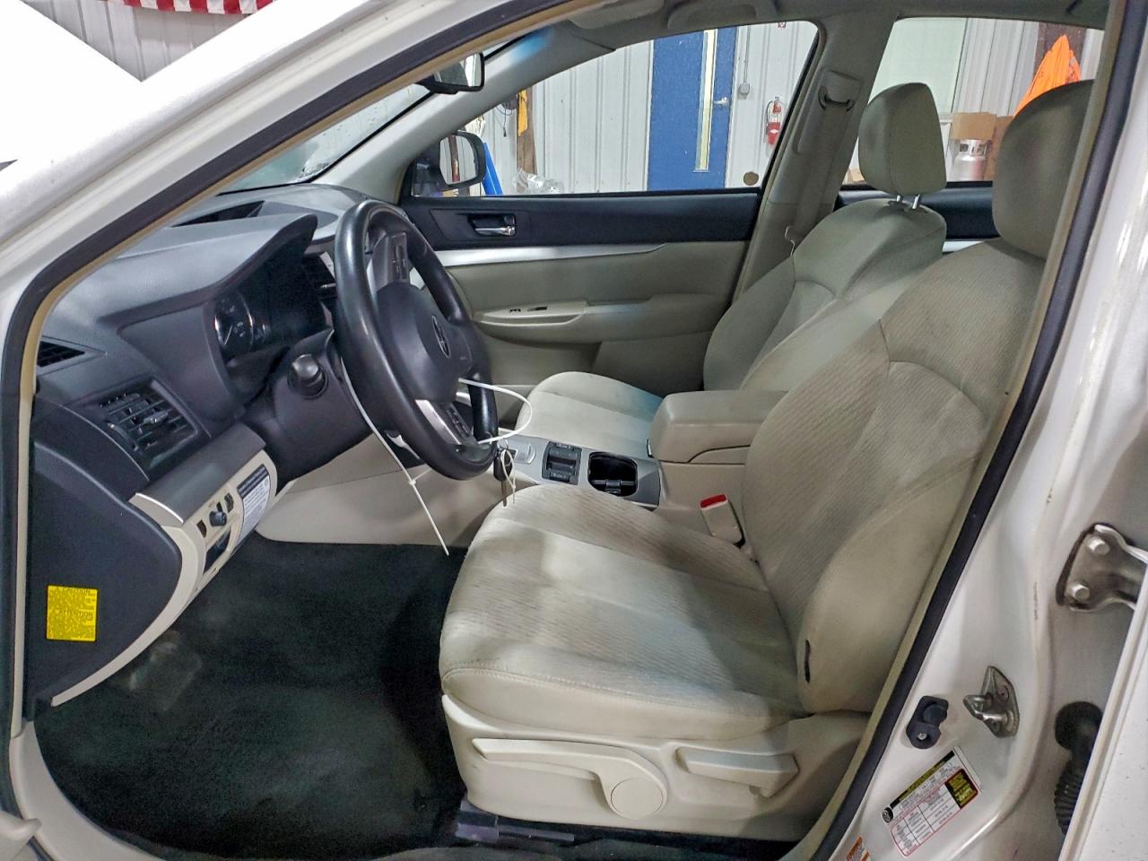 Subaru Legacy 2.5i Image 2