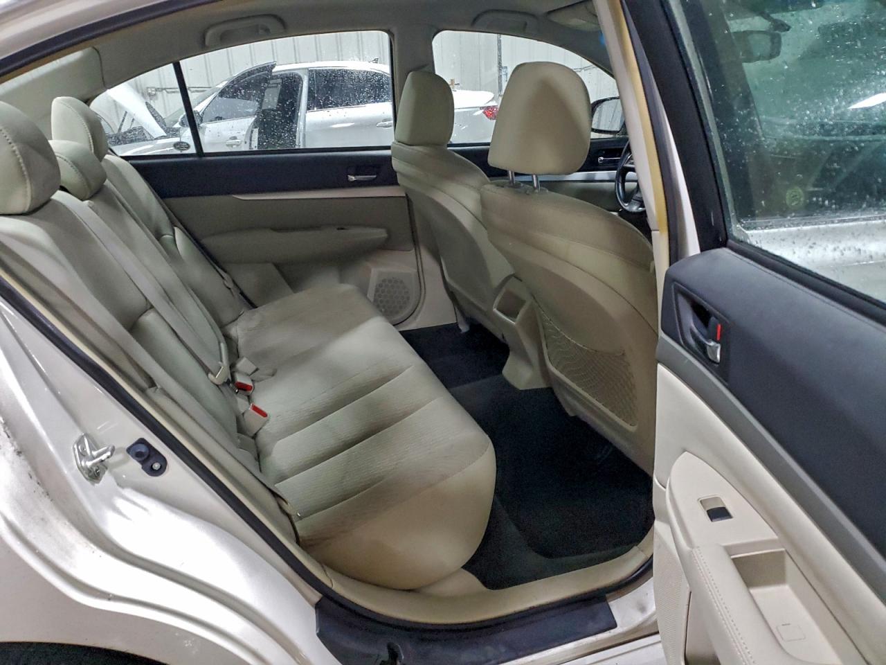 Subaru Legacy 2.5i Image 11