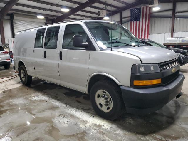 Chevrolet Express Image 4