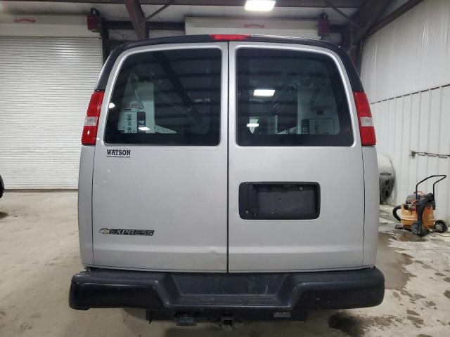 Chevrolet Express Image 5
