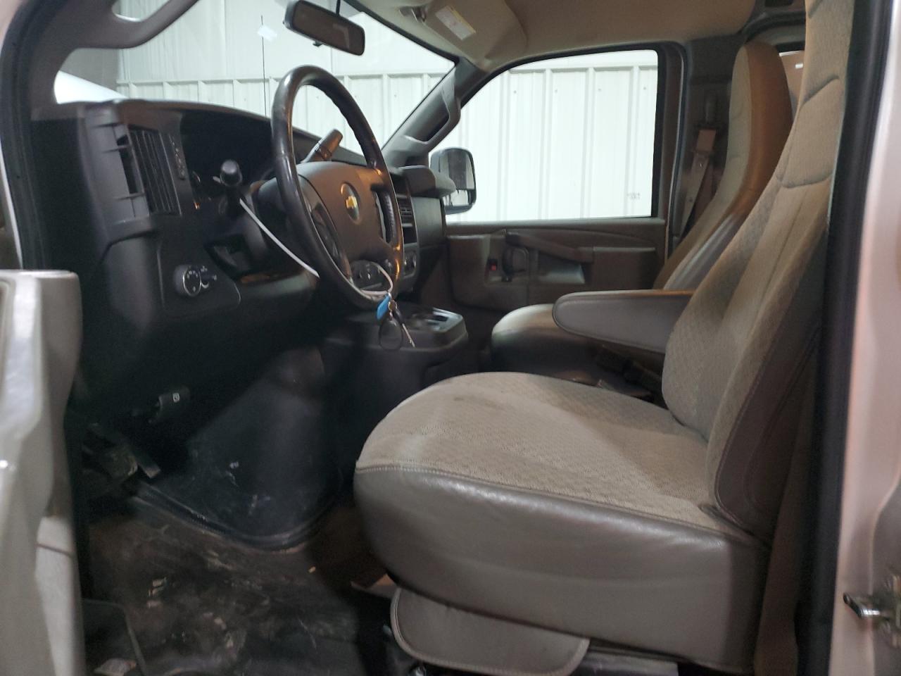 Chevrolet Express Image 12