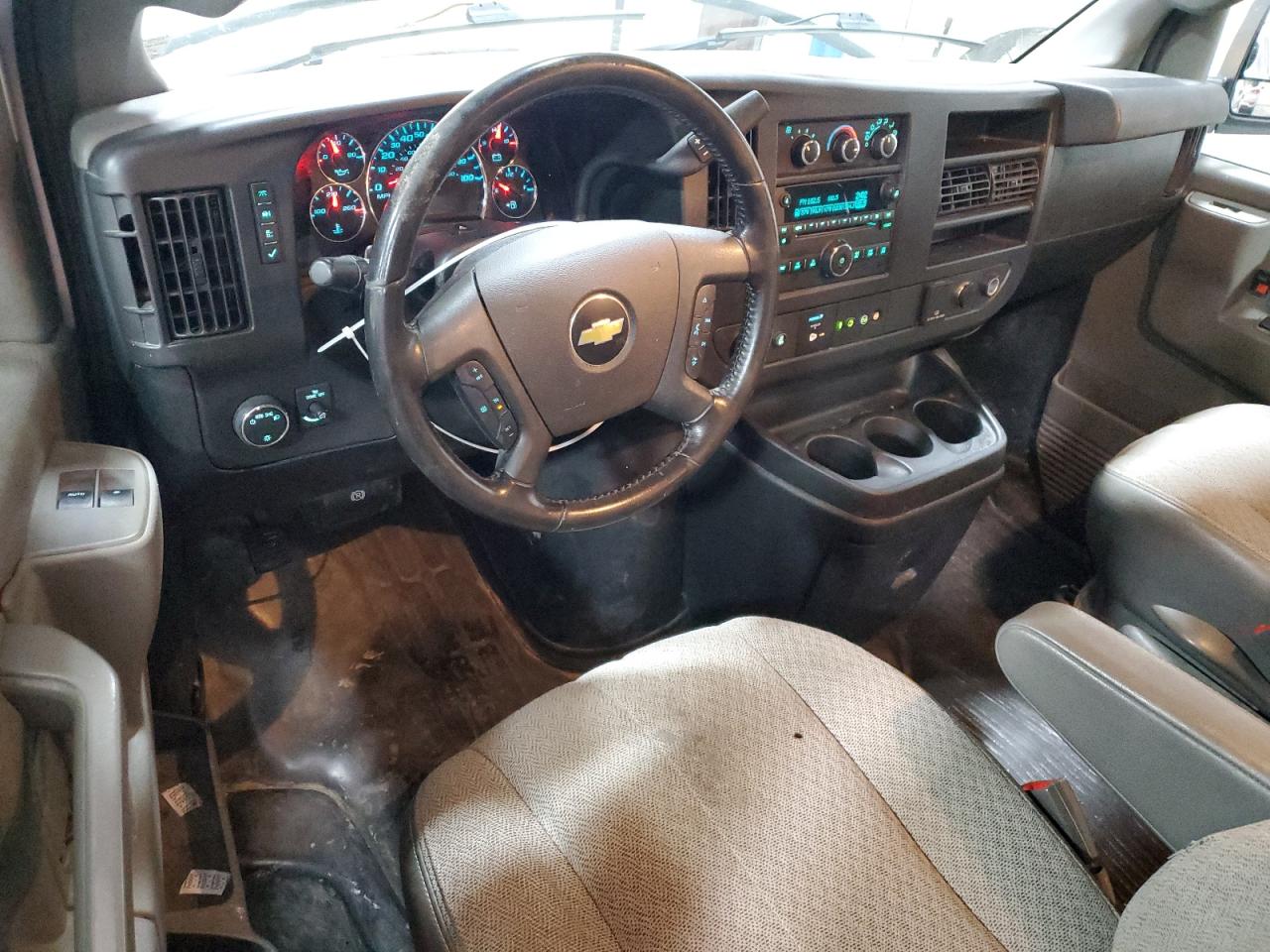 Chevrolet Express Image 10