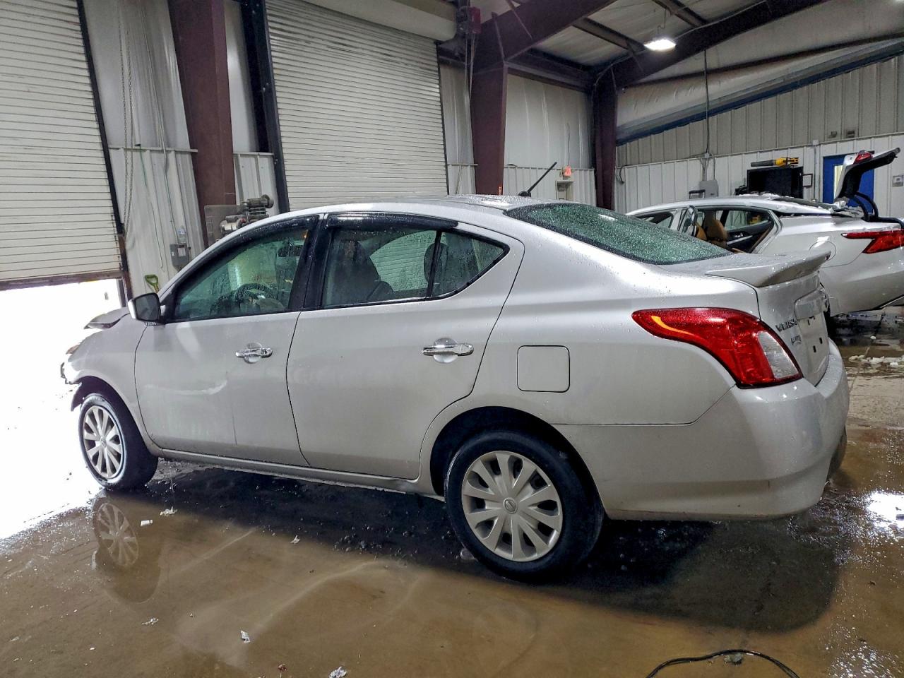 Nissan Versa S Image 2