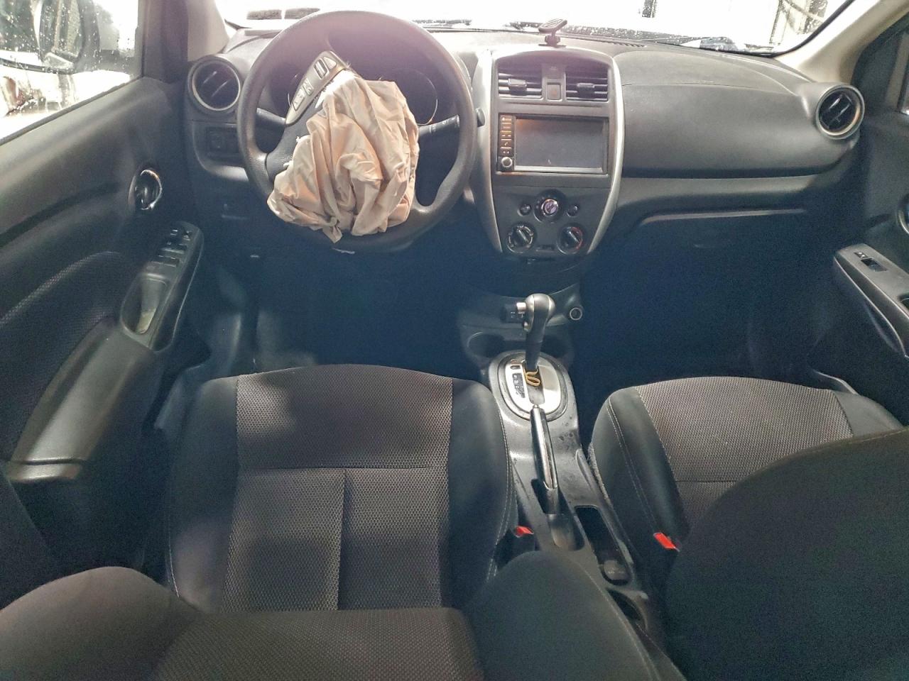 Nissan Versa S Image 11