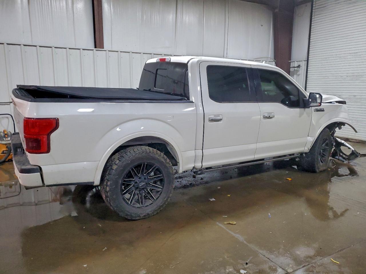 Ford F-150 Supercrew Image 11