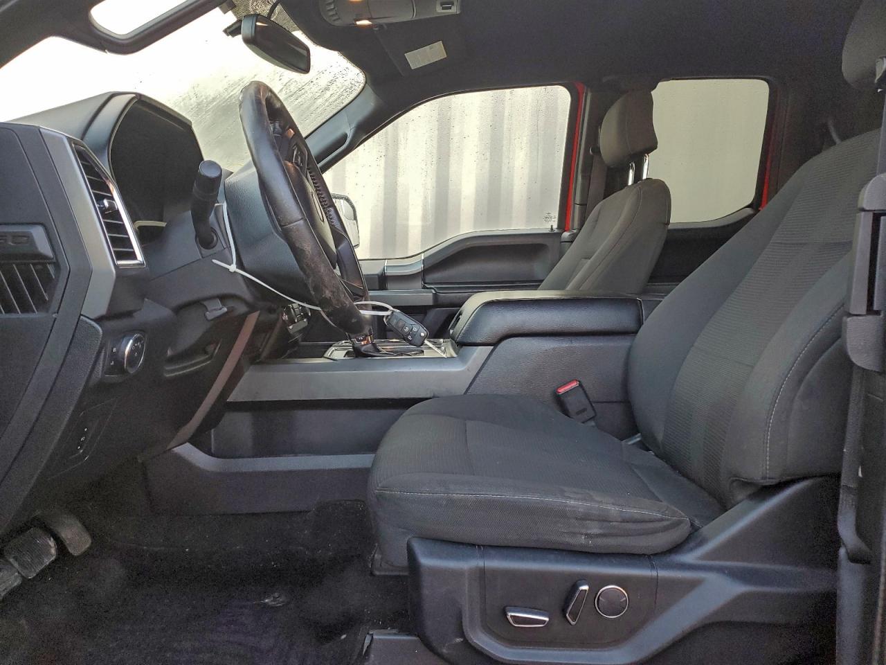 Ford F-150 Super Cab Image 12