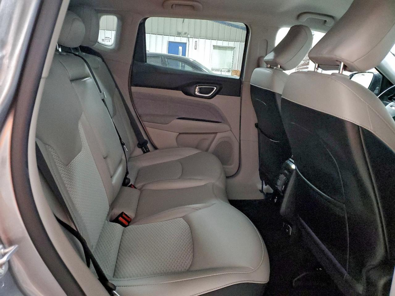 Jeep Compass Latitude Image 7