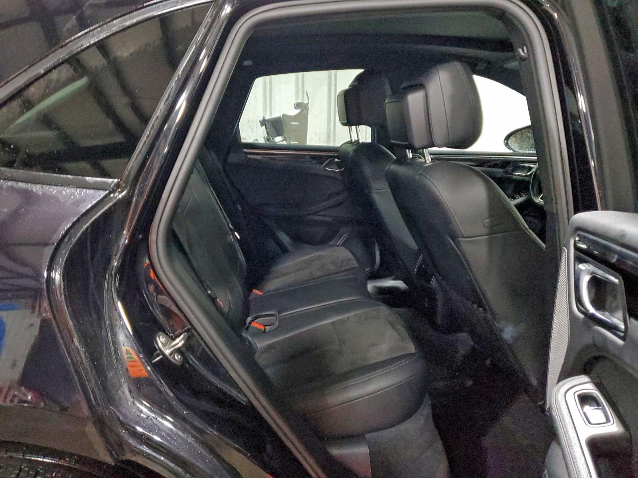 Porsche Macan Image 11