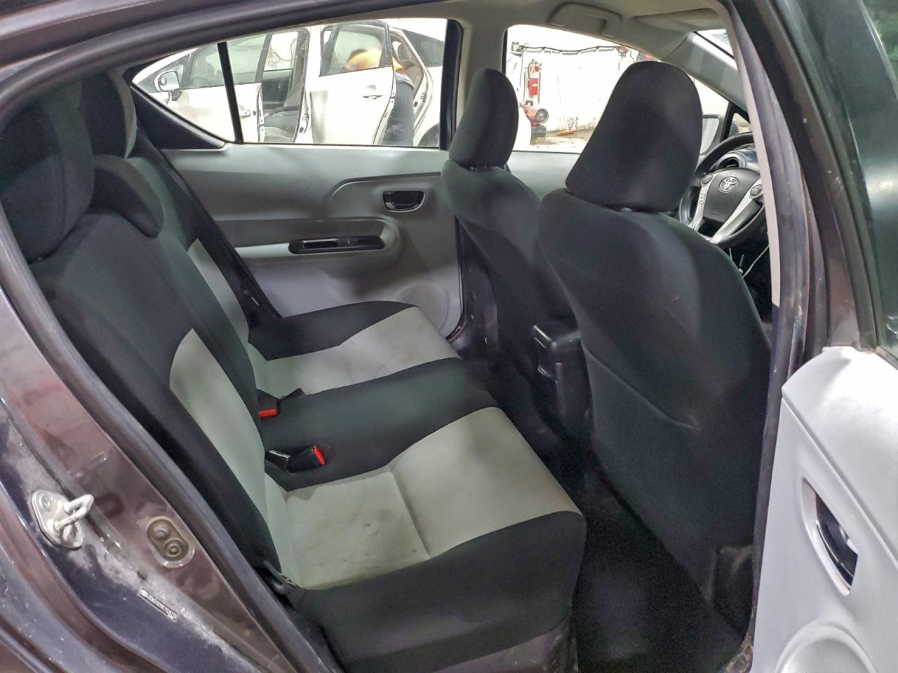 Toyota Prius Image 11