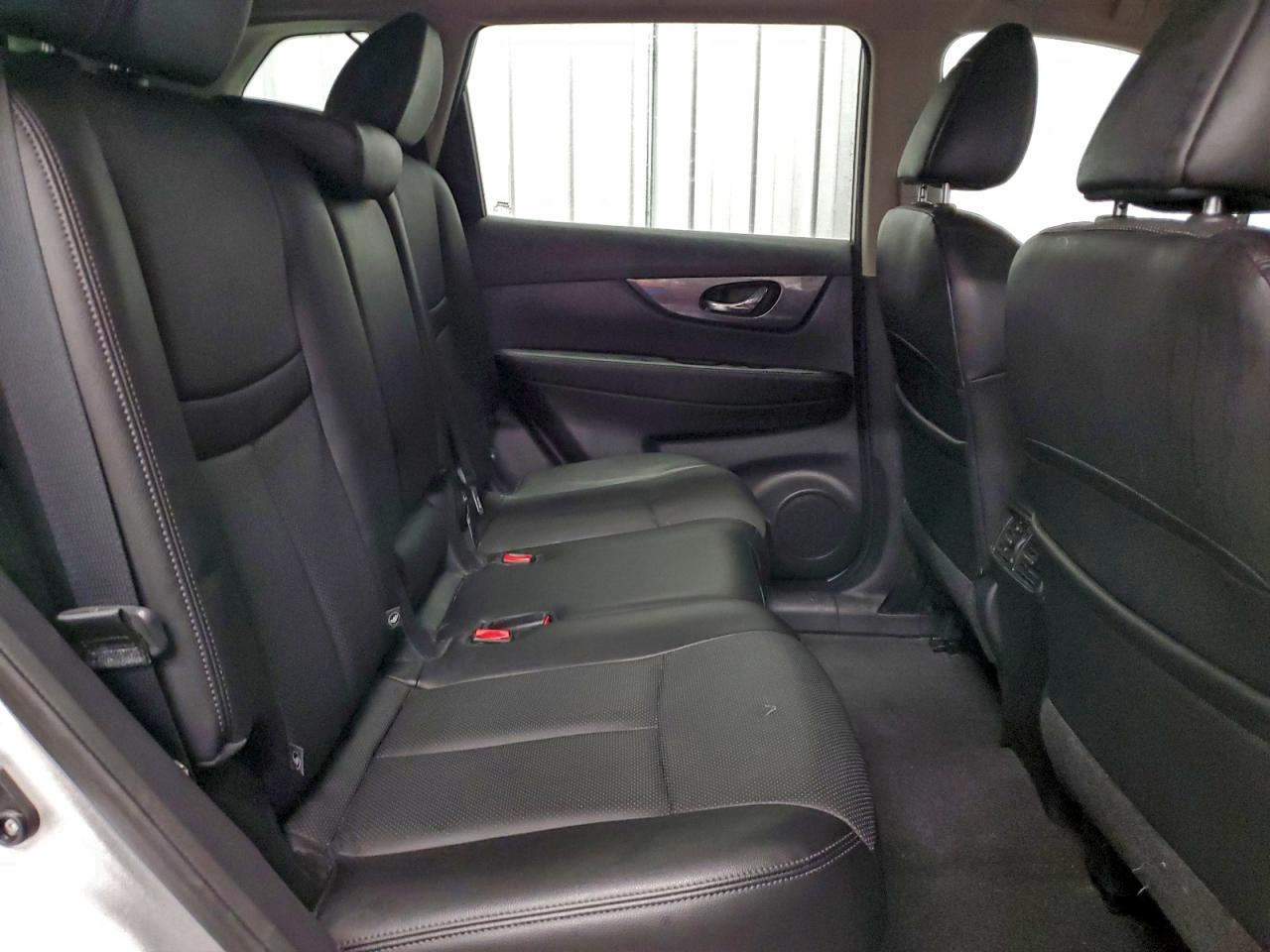 Nissan Rogue S Image 4