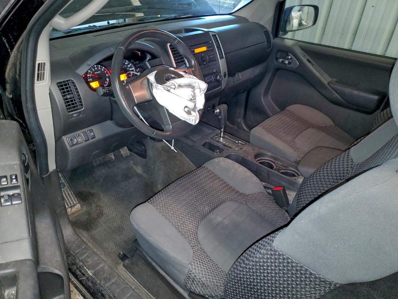 Nissan Frontier Sv Image 12